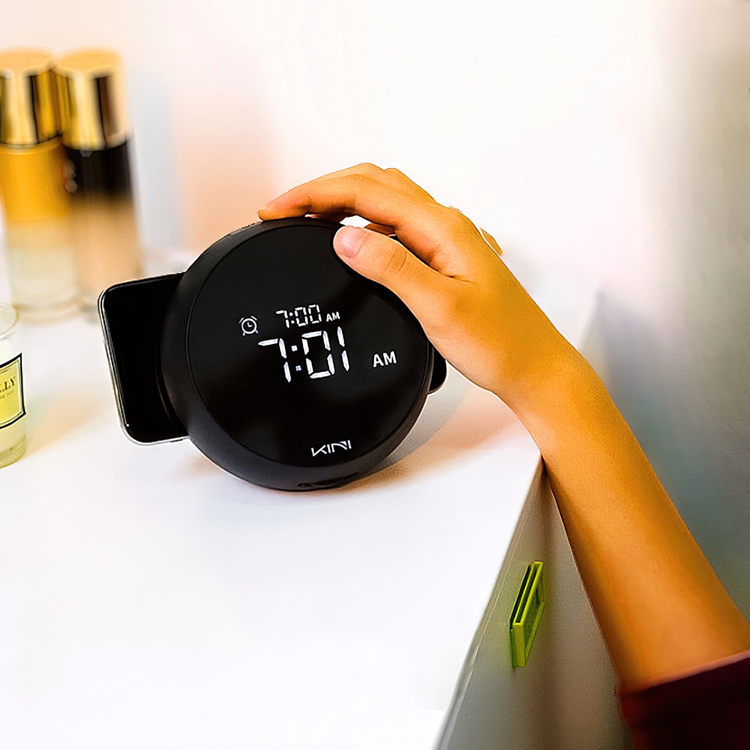 KINI K5 - Wireless Charging Clock with Quick Charge