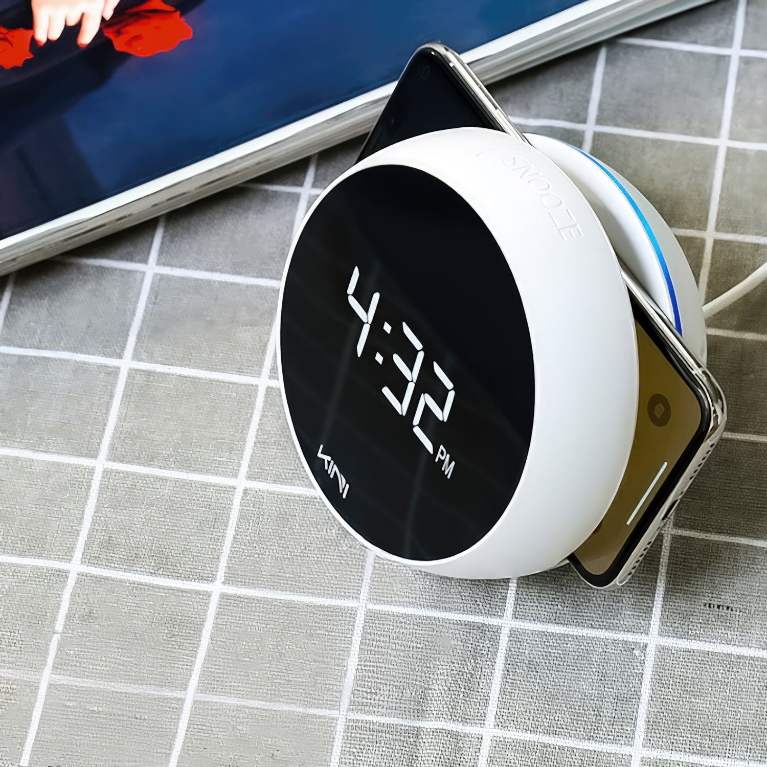 KINI K5 - Wireless Charging Clock with Quick Charge